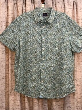 UNTUCKit Yorke Floral Short Sleeve Performance Button Up Shirt
